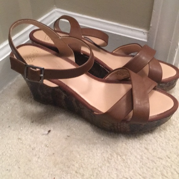 Sandals - Picture 2 of 4